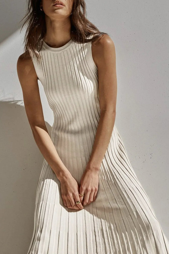 Siola White Pleat Knit Maxi Dress